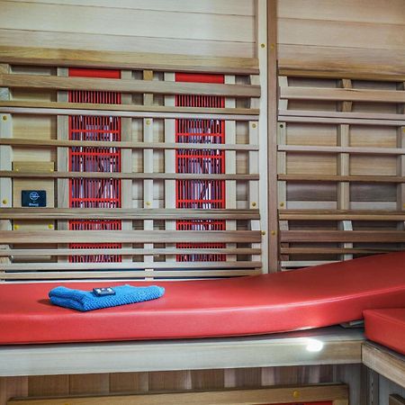 Nice Home In Heinkenszand With Sauna Exterior photo